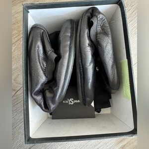 Samara Foldable Ballet Flat in Black Leather